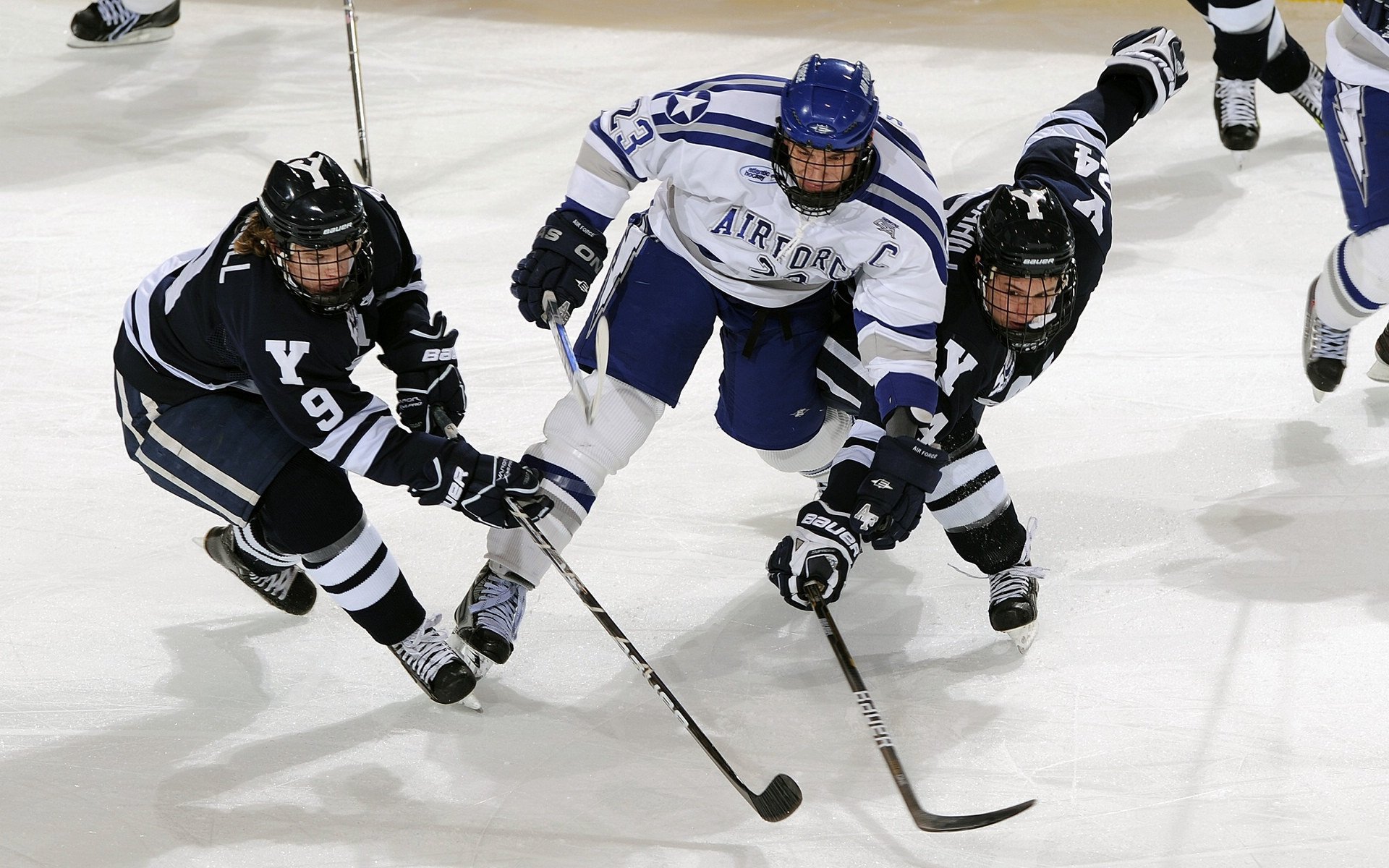 世界铁人三项杯赛武汉站 炎热天气考验选手极限意志，铁人三项国际比赛